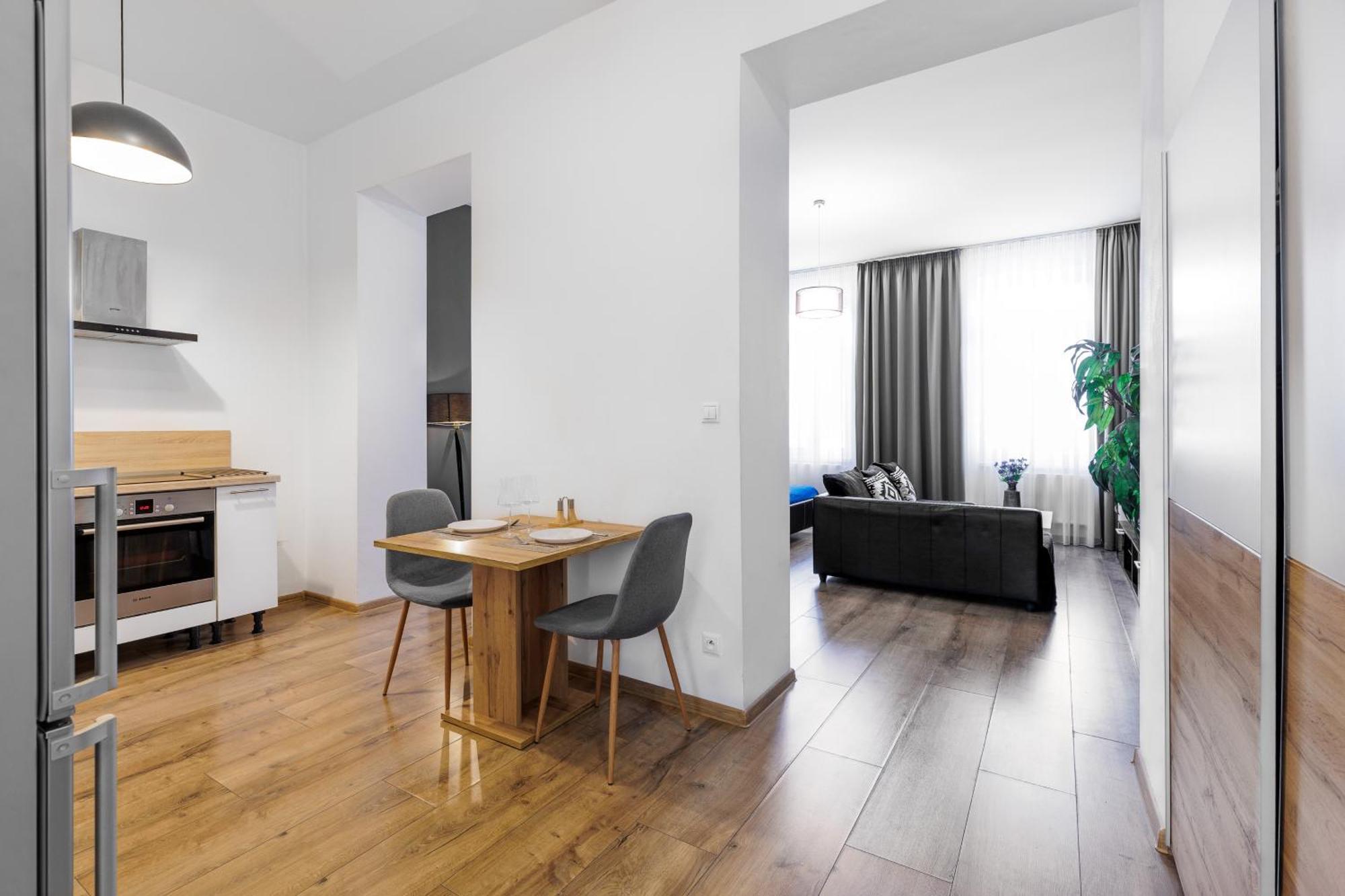 Skackava - Beautiful New Apartment In Direct Centrum, 24H Self Check-In Banská Bystrica Buitenkant foto