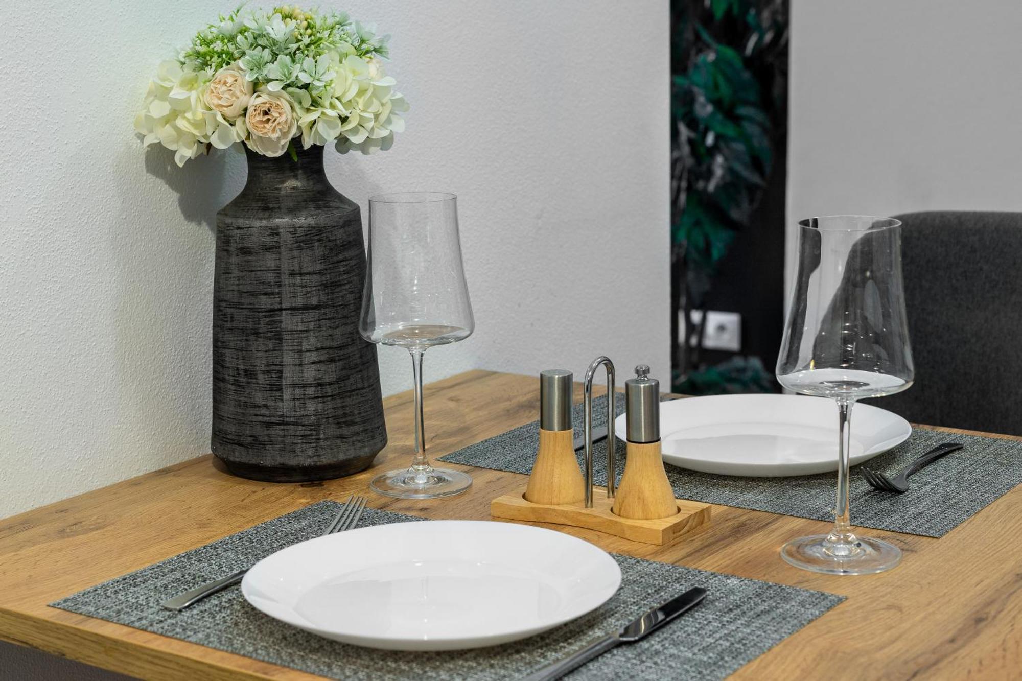 Skackava - Beautiful New Apartment In Direct Centrum, 24H Self Check-In Banská Bystrica Buitenkant foto